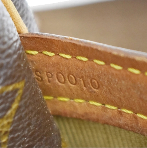 LOUIS VUITTON Reporter PM Crossbody Shoulder Bag Monogram Leather - Picture 16 of 16